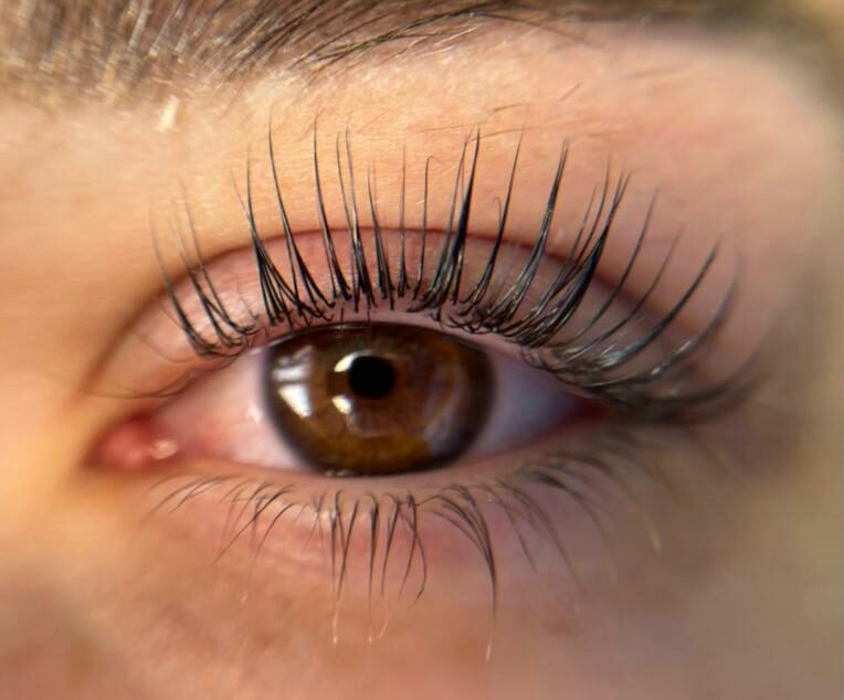 KOREAN LASHLIFT Oublie ton mascara ! Le lash lift coréen est un rehaussement de cils dernière génération combinant une méthode douce respectueuse de la fibre du cil et une précision extrême.